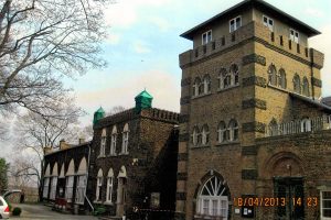 Die Nordseite der Burg 2013 mit dem "alten Burgturmaufsatz"