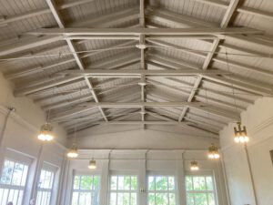 ...die Beleuchtung (eine Spende der Adventgemeinde Lichtenberg) wurde installiert....